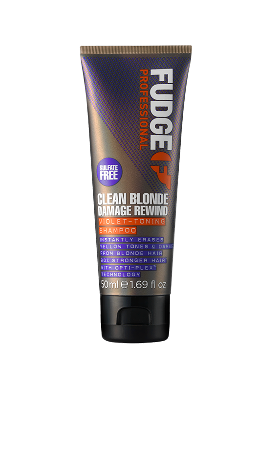 Se Fudge Clean Blonde Damage Rewind Violet Shampoo 50 ml. hos Well.dk