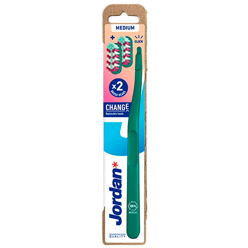 Se Jordan Medium Toothbrush 2 Heads + 1 Handle - Assorteret Farver (1 sæt) hos Well.dk