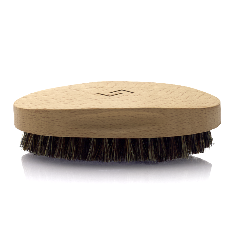 Se Njord Beard Brush (Boar Bristle / Beech Wood) hos Well.dk